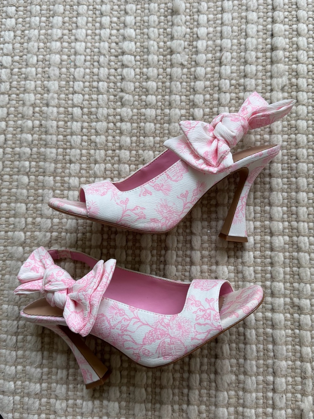 Gianni Bini Pink Toile Bow Heels - Picture 3 of 6
